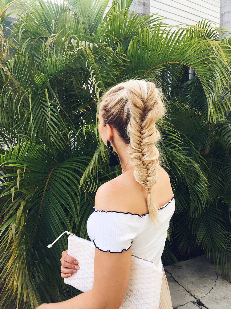 summer outfit, blonde braid