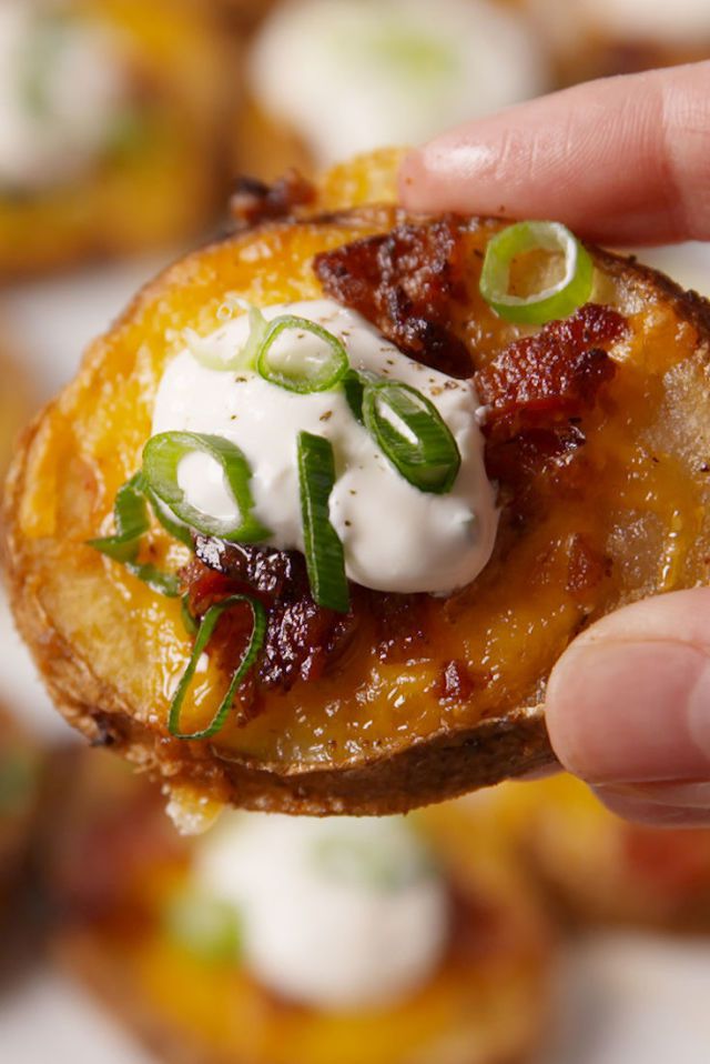 loaded potato skins, potato skins recipe, what to make for the super bowl, super bowl party food, best food to make for the super bowl, best food for football parties, game day food ideas, 