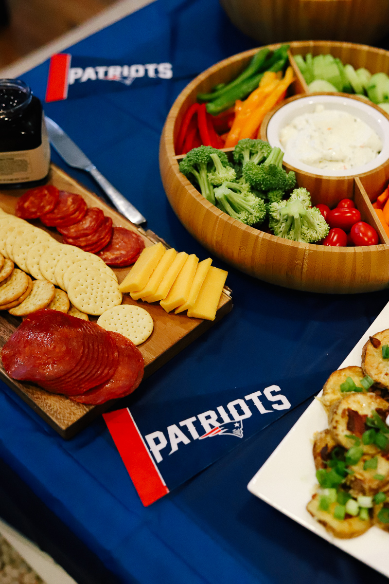 New England Patriots Game Day Party: How to Host Your Own Football Party, game day party, how to host a football party, what to make for a football party, scotties tissues, new england patriots scotties tissues | 